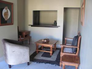 a living room with a table and chairs and a mirror at Absolute Cornwall Bed and Breakfast in East London