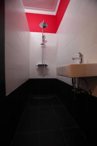 A bathroom at Happy Mike Hostel