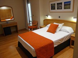 Postel nebo postele na pokoji v ubytování Hotel Tanit + 37 fotografií
