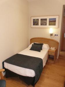 Postel nebo postele na pokoji v ubytování Hotel Tanit