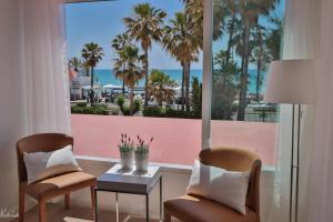 a room with two chairs and a table and a window at Piso Paseo Marítimo in Benalmádena