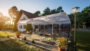 Galeriebild der Unterkunft Lokal Genial Pension & Restaurant in Beelitz