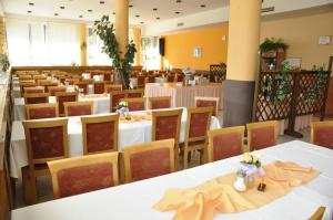 Εστιατόριο ή άλλο μέρος για φαγητό στο Hotel Magura