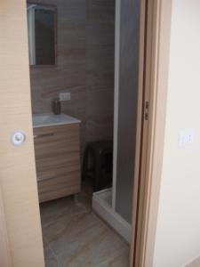 a small bathroom with a sink and a shower at La Scogliera Turca in Realmonte