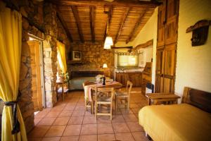 a bedroom with a table and chairs in a room at Cabañas Villa Bonita in San Rafael