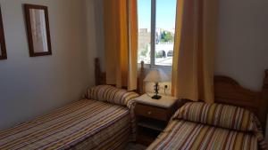 Posteľ alebo postele v izbe v ubytovaní Apartamentos Saturnos