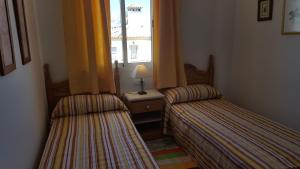 Posteľ alebo postele v izbe v ubytovaní Apartamentos Saturnos