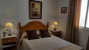 Posteľ alebo postele v izbe v ubytovaní Apartamentos Saturnos
