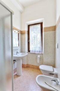 A bathroom at Appartamenti Ricci