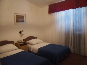 Postel nebo postele na pokoji v ubytování Hotel Biser