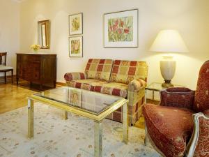 Posezení v ubytování Colombi Hotel