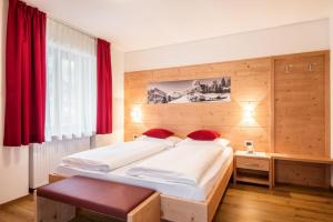 Postel nebo postele na pokoji v ubytování Garnì Piz da L'Ander