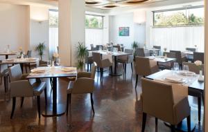 Reštaurácia alebo iné gastronomické zariadenie v ubytovaní Starhotels Cristallo Palace
