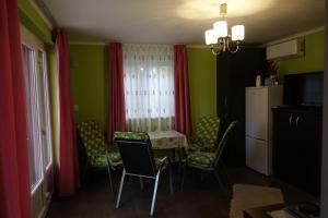 Kuchyňa alebo kuchynka v ubytovaní Mesteri Apartman