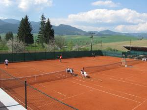 Tenis a/nebo squash v ubytování Penzión BREJK nebo okolí