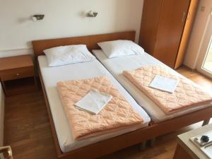 Cama ou camas em um quarto em Apartments Kristic