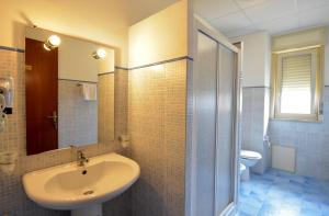 A bathroom at Dependance La Mouette