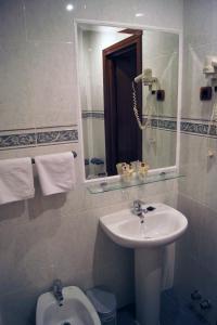 Kylpyhuone majoituspaikassa Hostal Victoria