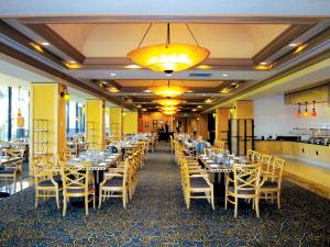 Un restaurant sau alt loc unde se poate mânca la Pacific Palms Resort and Golf Club