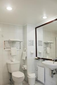 Koupelna v ubytování Hotel Alcala del Rio