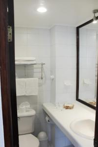 Koupelna v ubytování Hotel Alcala del Rio