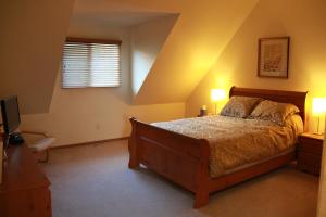 Säng eller sängar i ett rum på Bear Paw Lodge