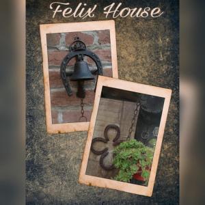 ein Bild eines Fünferhauses mit einer Glocke und einer Pflanze in der Unterkunft Felix House in Codevilla