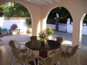 a patio with a black table and chairs at River Studios & Apartments in Mesongi