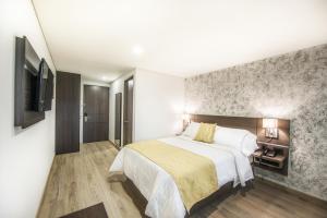 Postel nebo postele na pokoji v ubytování SM Grand Hotel