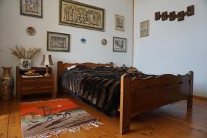 En eller flere senge i et værelse på Hunting House Ezerkrasti