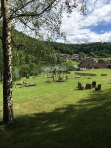 a park with a tree and a swing set at Ferienwohnung Ankerplatz in Rieden