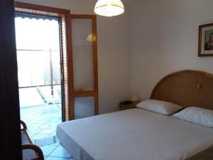 Кровать или кровати в номере Casa di Rita al Bassamarea