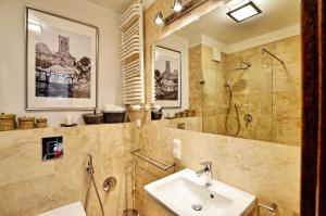 Kúpeľňa v ubytovaní Tartaczna Deluxe Apartments Gdansk