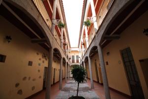 an arcade in a building with a potted plant at Hotel Rincón Poblano in Puebla