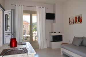 a living room with a couch and a fireplace at Filyra Xenonas in Leonidio