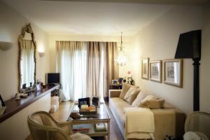 Televízia a/alebo spoločenská miestnosť v ubytovaní Unique Apartment in the Heart of the City