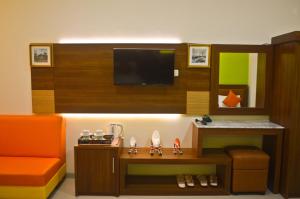 TV o dispositivi per l'intrattenimento presso The Cabin Tanjung Hotel Wonosobo