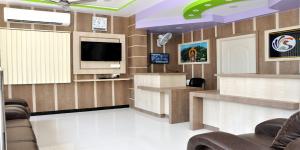 TV a/nebo společenská místnost v ubytování Sara Regency