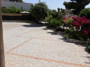 A garden outside Residence I Faraglioni
