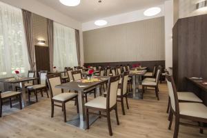 Restaurace v ubytování Hotel Bellevue Tlapak