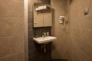 Un baño de Hotel Bellevue Tlapak 28 fotos más