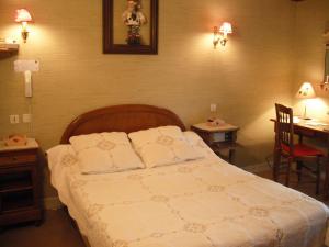 Postel nebo postele na pokoji v ubytování Hotel Le Clos du Montvinage