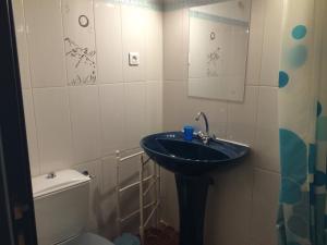 Koupelna v ubytování Gite Le Pelens + 71 fotografií