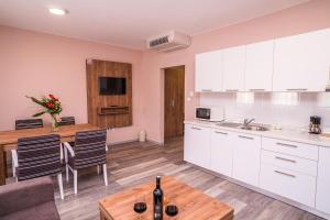 Kuchyňa alebo kuchynka v ubytovaní B&B Villa Angy