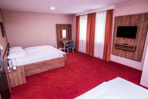 Televízia a/alebo spoločenská miestnosť v ubytovaní B&B Villa Angy