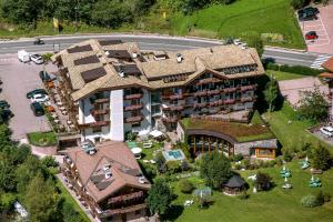 an aerial view of a large house with a yard at Hotel Gran Paradis in Campitello di Fassa