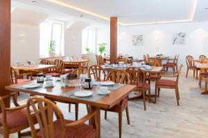 Um restaurante ou outro lugar para comer em CityHotel Uelzen