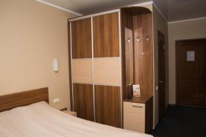 Ein Bett oder Betten in einem Zimmer der Unterkunft Yuzhniy Dvorik