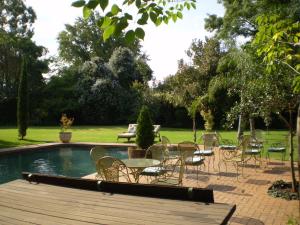 Bazén v ubytování Foxwood House Boutique Hotel nebo v jeho okolí