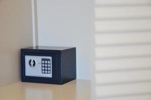 a microwave oven sitting on top of a table at Il Bottone al Duomo in Gaeta